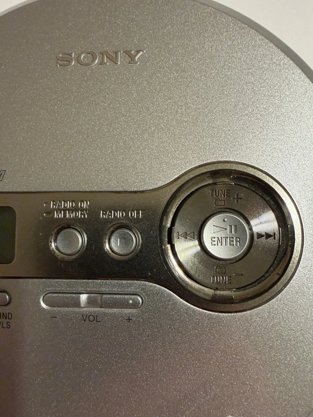 Sony D-NF340 Compact Disc Walkman CD/MP3/FM Radio Silver Portable with LCD
